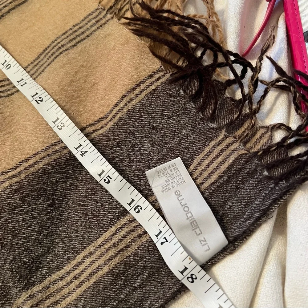 - Liz Claiborne unisex 100% wool scarf.